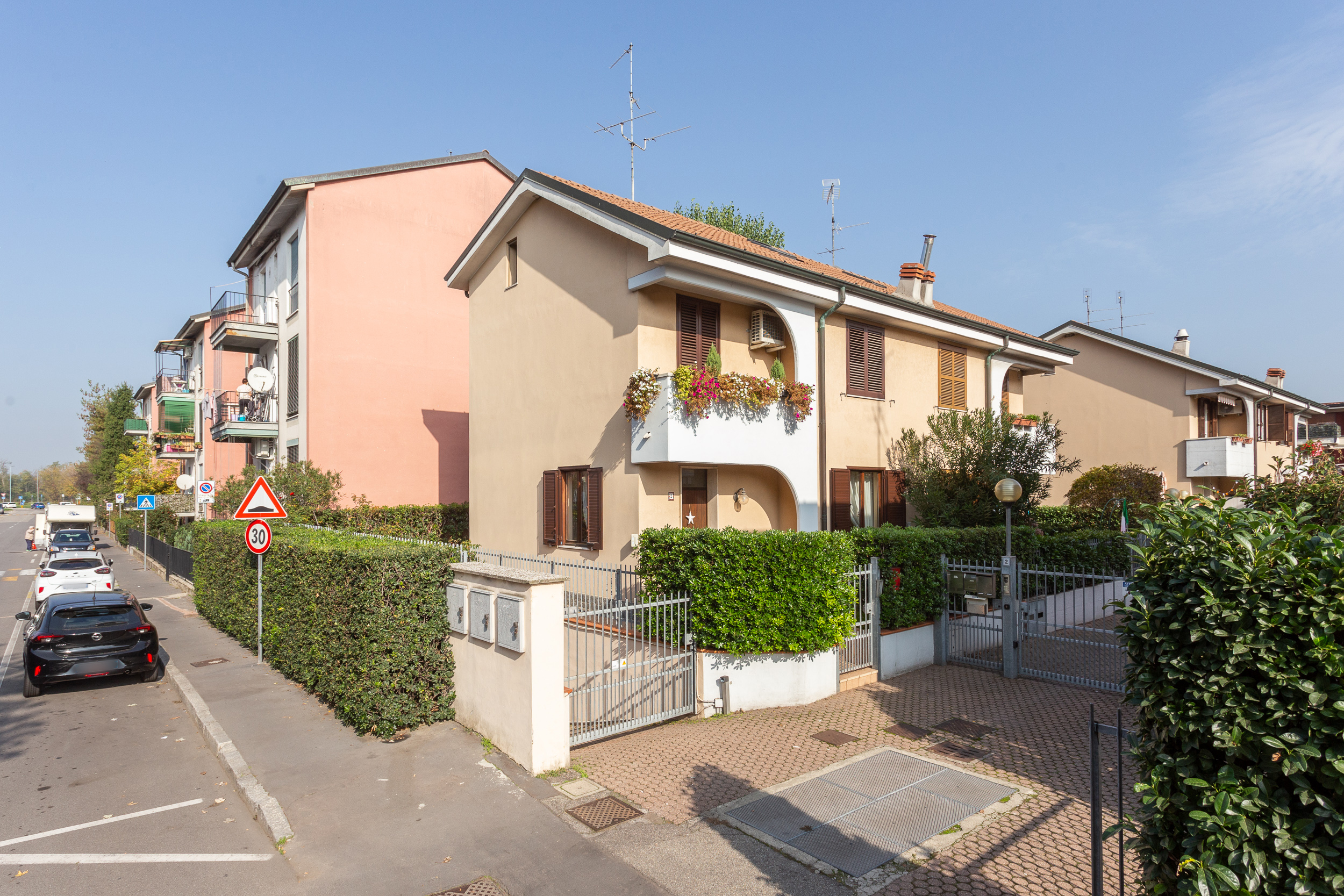 Villa in Via Lorenzini, Bollate